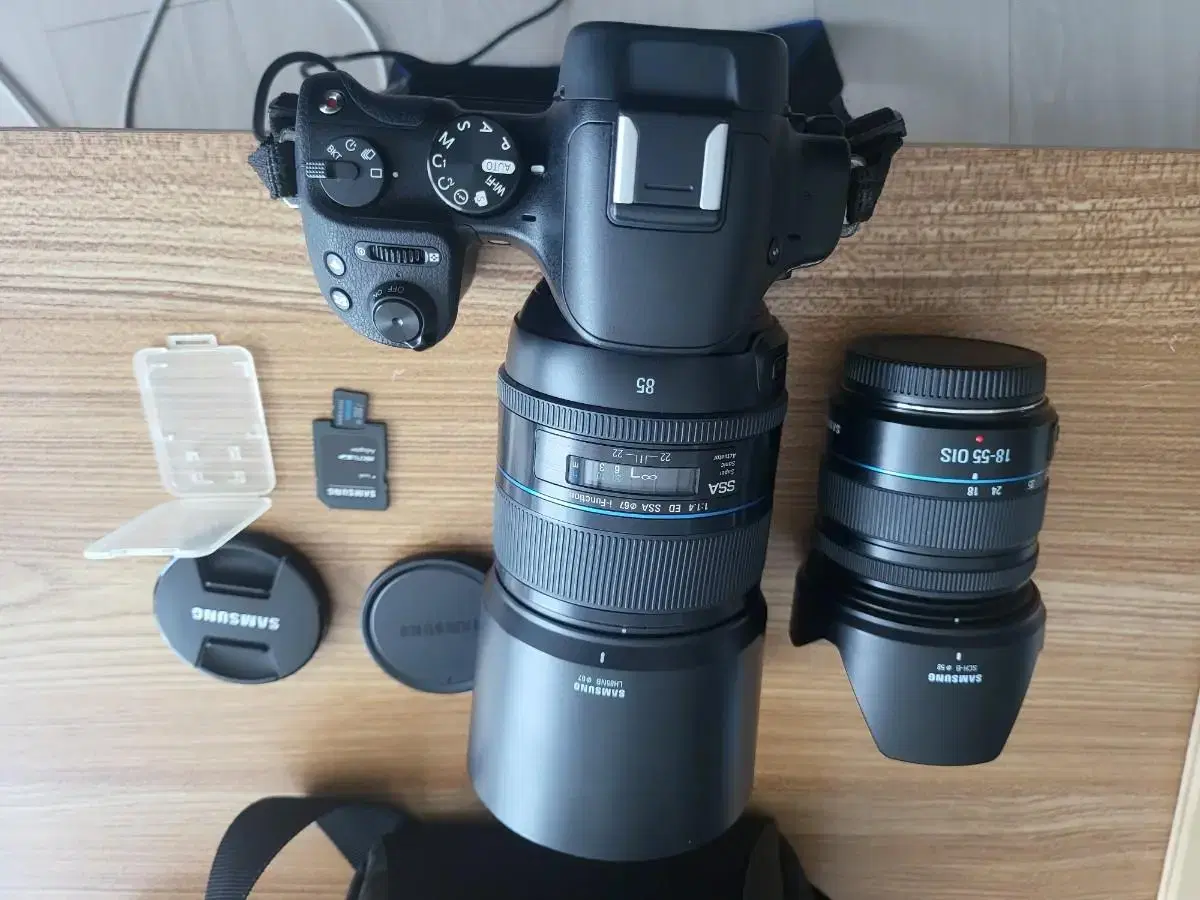 삼성 카메라 NX30 팝니다. 렌즈는 85m , 18-55 m